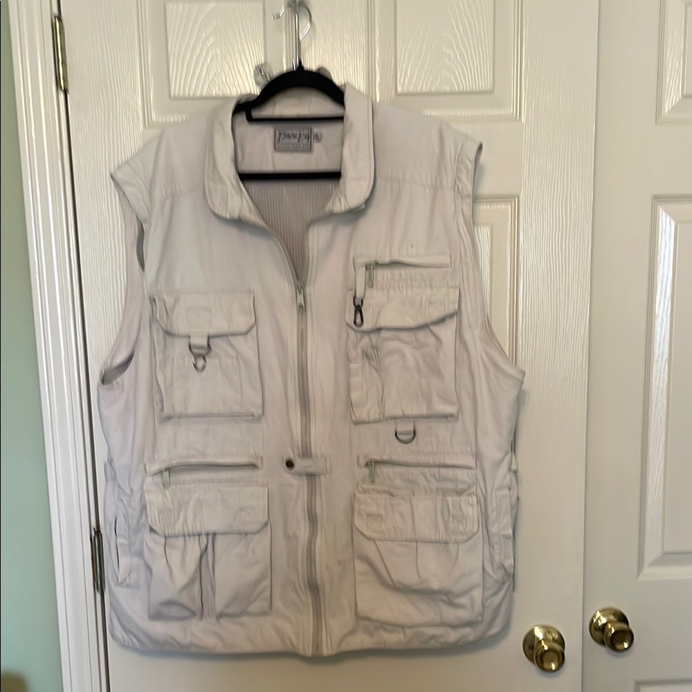 Bimini Bay Outfitters. Hunting/Fishing Vest
Men’s 2X. Outdoor adventure.